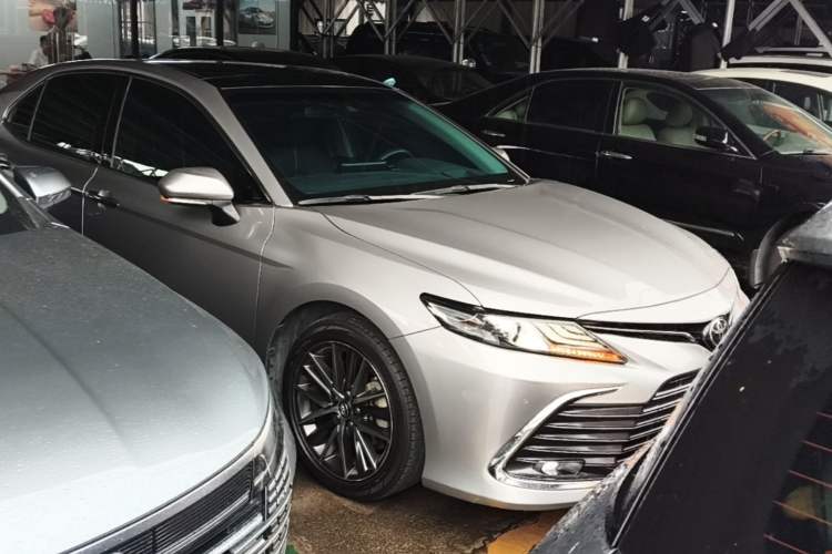 Used Toyota Camry 2021 2.5G Luxury Edition Front Right 45 Deg