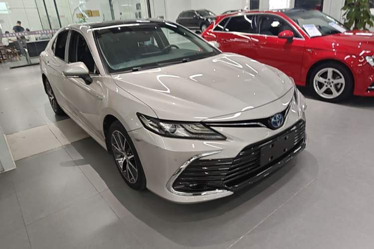 Used Toyota Camry 2021 Dual-Motor 2.5HG Luxury Edition Front Right 45 Deg