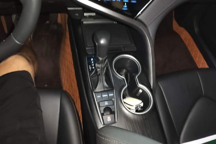 Used Toyota Camry 2021 2.5G Luxury Edition Gear Lever