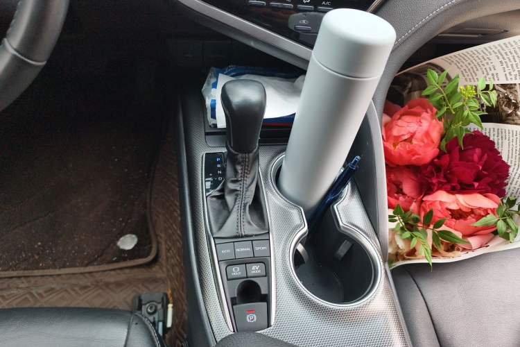 Used Toyota Camry 2021 Dual-Motor 2.5HS Fēngshàng Edition Gear Lever