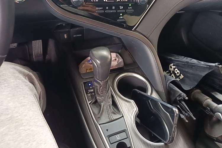 Used Toyota Camry 2021 2.0G Luxury Edition Gear Lever