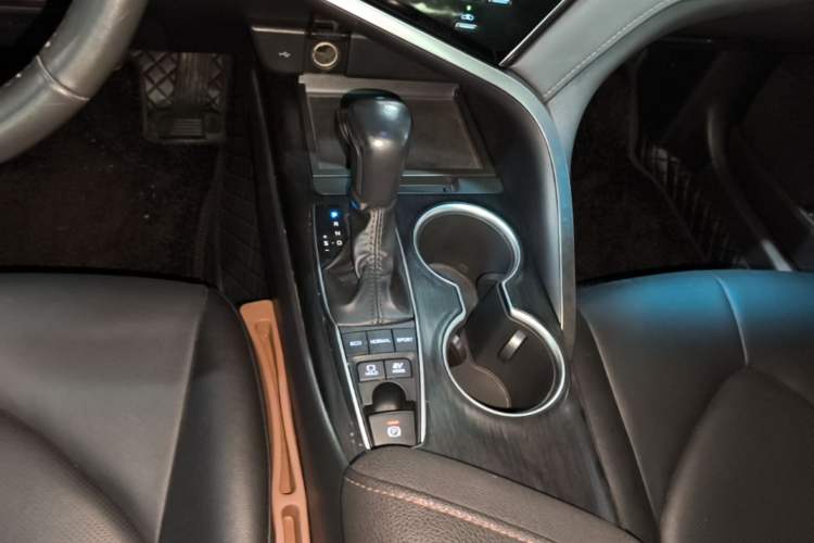Used Toyota Camry 2021 Dual-Motor 2.5HG Luxury Edition Gear Lever