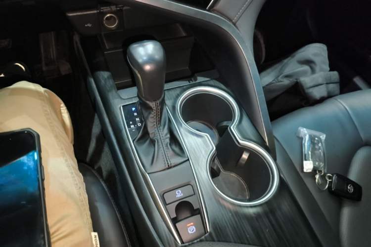 Used Toyota Camry 2021 2.0G Luxury Edition Gear Lever