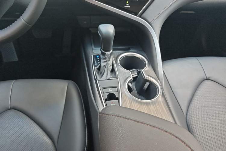 Used Toyota Camry 2021 2.0G Luxury Edition Gear Lever