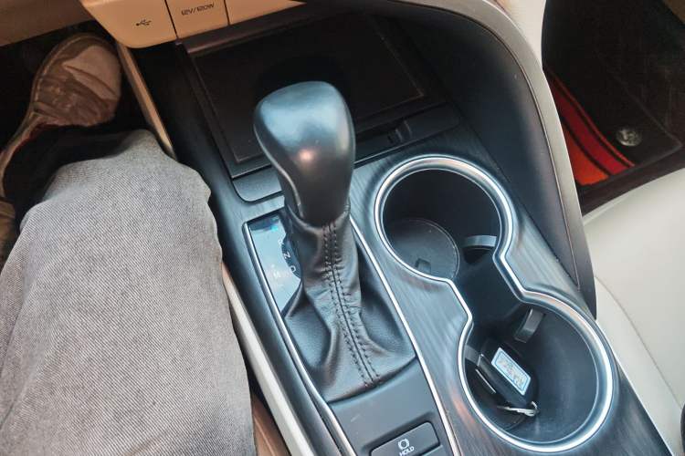 Used Toyota Camry 2021 2.0G Luxury Edition Gear Lever