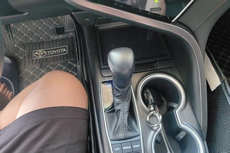 Used Toyota Camry 2021 2.5G Luxury Edition Gear Lever