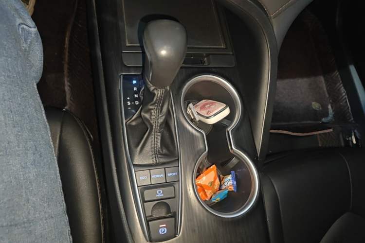 Used Toyota Camry 2021 2.5G Luxury Edition Gear Lever