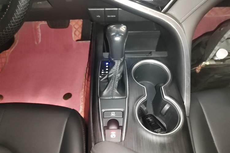 Used Toyota Camry 2021 2.0G Luxury Edition Gear Lever