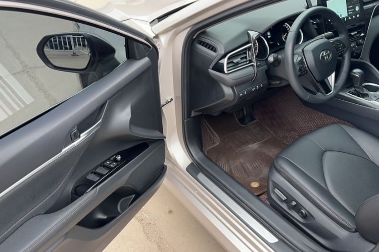 Used Toyota Camry 2021 2.0G Luxury Edition Interior 1