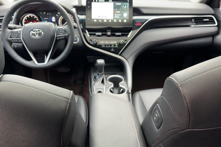 Used Toyota Camry 2021 2.0G Luxury Edition Interior 2