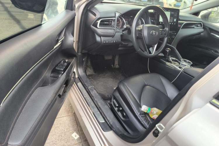 Used Toyota Camry 2021 2.0G Luxury Edition Interior 3