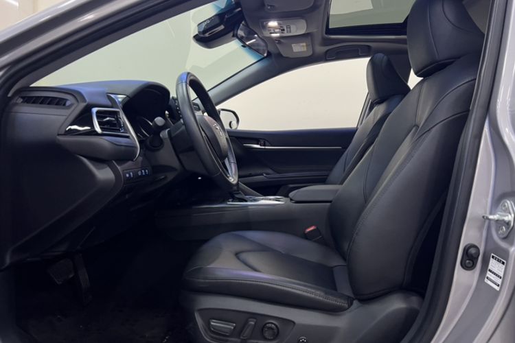 Used Toyota Camry 2021 2.0G Luxury Edition Interior 3
