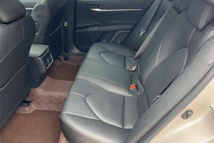 Used Toyota Camry 2021 2.0G Luxury Edition Interior 3