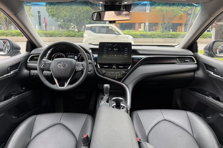 Used Toyota Camry 2021 2.0G Luxury Edition Interior 3