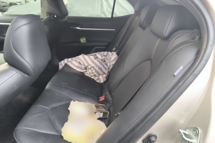 Used Toyota Camry 2021 2.0G Luxury Edition Interior 4
