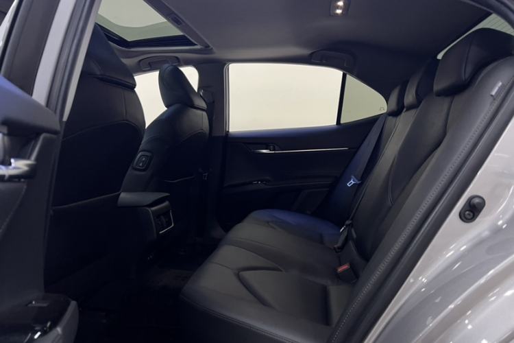 Used Toyota Camry 2021 2.0G Luxury Edition Interior 4