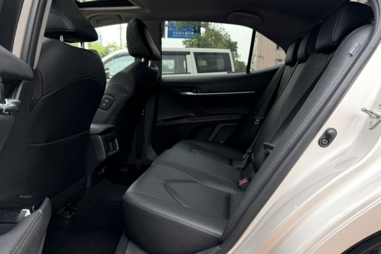 Used Toyota Camry 2021 2.0G Luxury Edition Interior 4