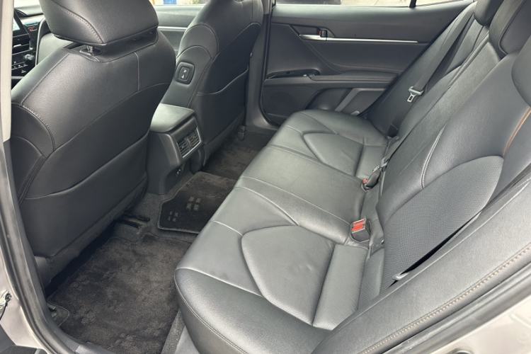 Used Toyota Camry 2021 2.0G Luxury Edition Interior 5