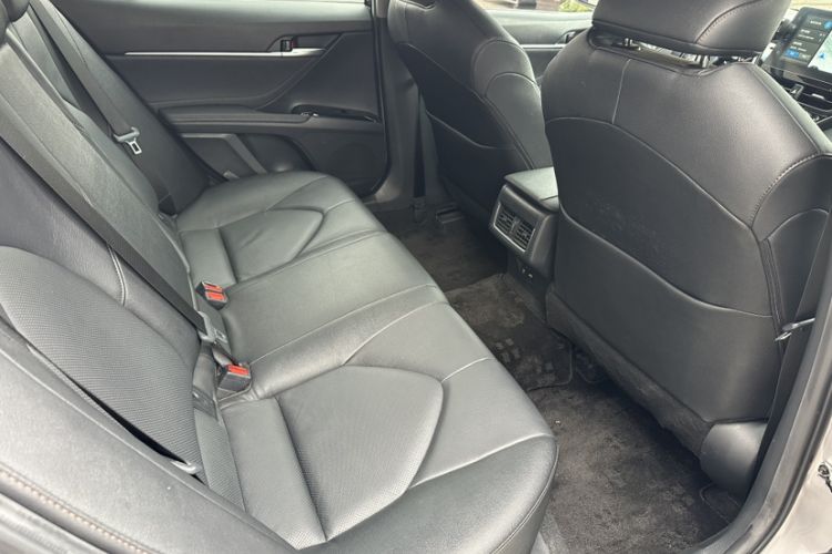 Used Toyota Camry 2021 2.0G Luxury Edition Interior 6