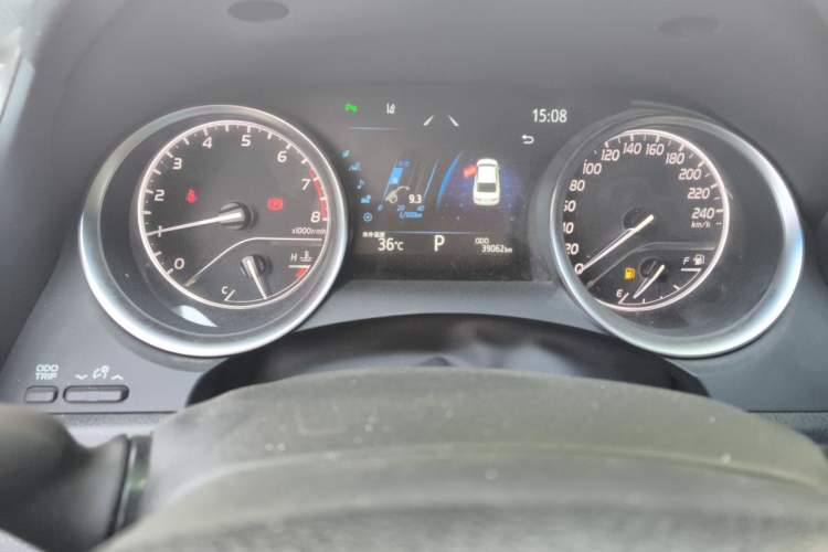 Used Toyota Camry 2021 2.0G Luxury Edition Odometer Close Up