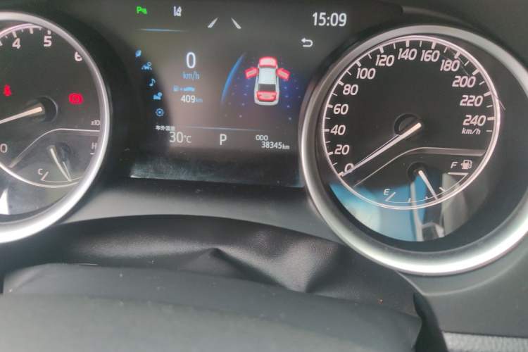 Used Toyota Camry 2021 2.0G Luxury Edition Odometer Close Up