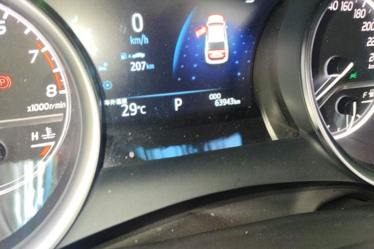 Used Toyota Camry 2021 2.0G Luxury Edition Odometer Close Up