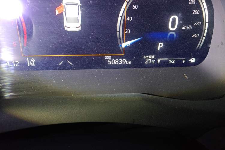 Used Toyota Camry 2021 2.5G Luxury Edition Odometer Close Up
