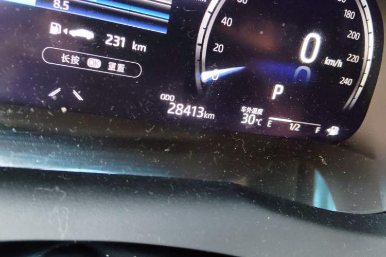 Used Toyota Camry 2021 2.5G Luxury Edition Odometer Close Up