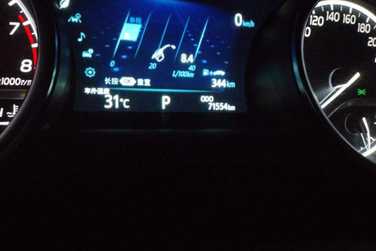 Used Toyota Camry 2021 2.0G Luxury Edition Odometer Close Up