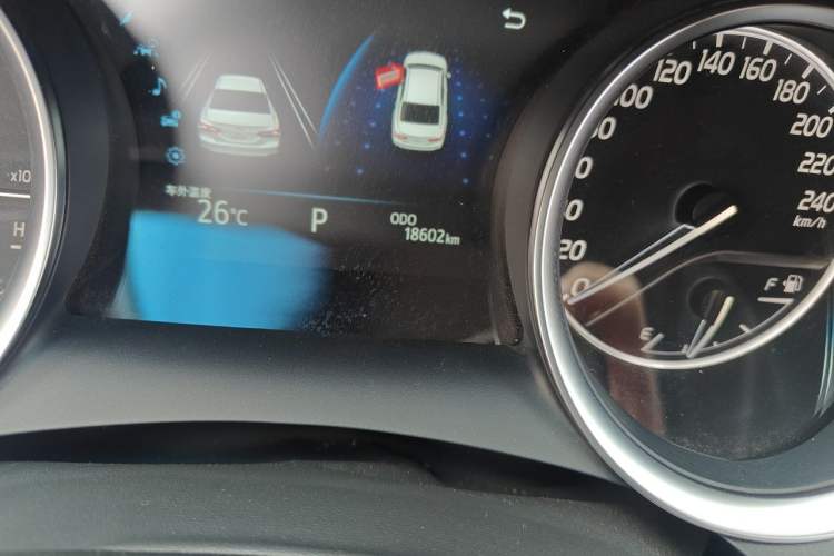 Used Toyota Camry 2021 2.0G Luxury Edition Odometer Close Up