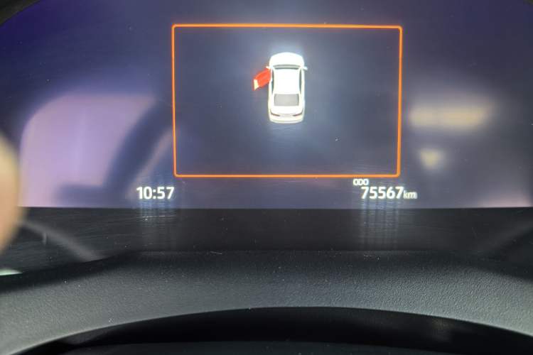 Used Toyota Camry 2021 2.5G Luxury Edition Odometer Close Up