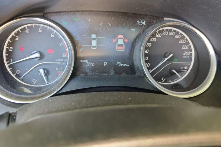 Used Toyota Camry 2021 2.0G Luxury Edition Odometer Close Up