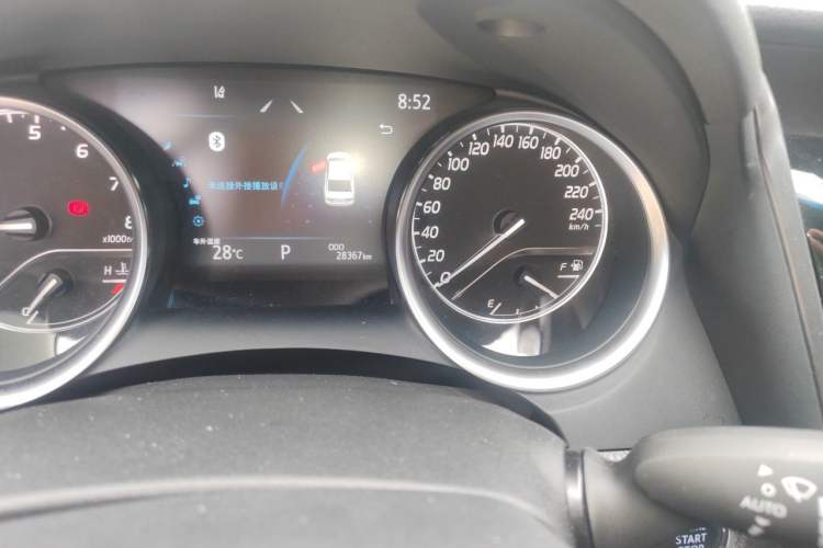 Used Toyota Camry 2021 2.0G Luxury Edition Odometer Close Up