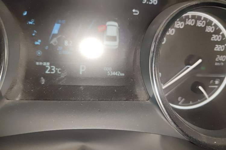 Used Toyota Camry 2021 2.0G Luxury Edition Odometer Close Up
