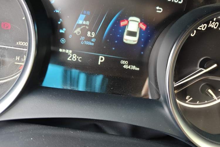Used Toyota Camry 2021 2.0G Luxury Edition Odometer Close Up