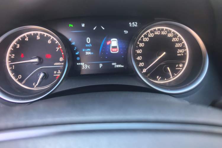 Used Toyota Camry 2021 2.0G Luxury Edition Odometer Close Up