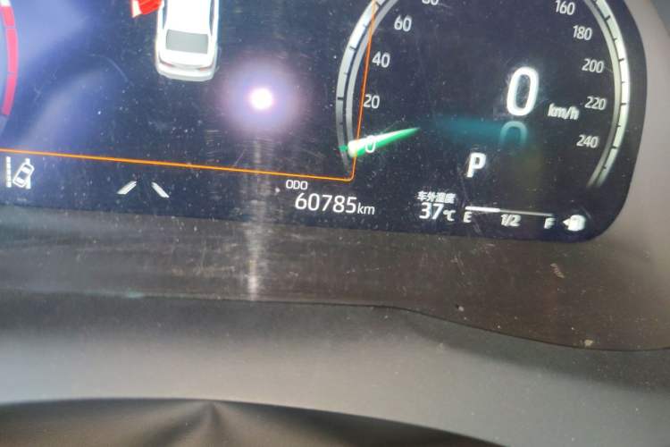Used Toyota Camry 2021 2.5G Luxury Edition Odometer Close Up