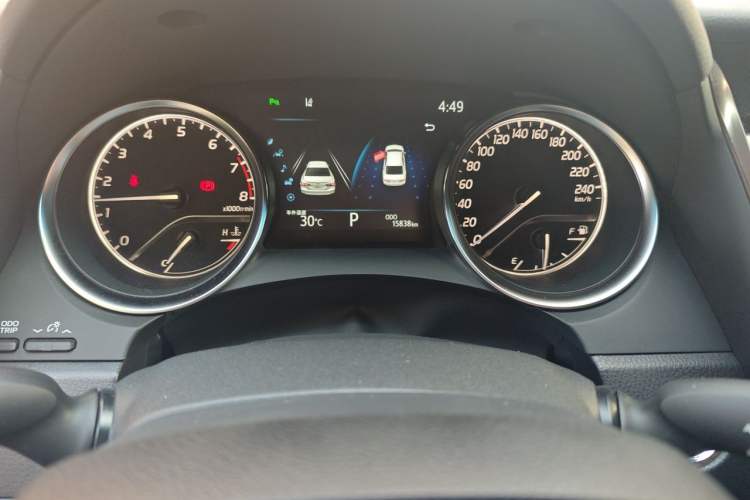 Used Toyota Camry 2021 2.0G Luxury Edition Odometer Close Up