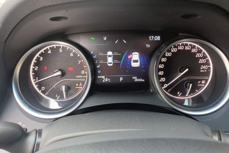 Used Toyota Camry 2021 2.0G Luxury Edition Odometer Close Up