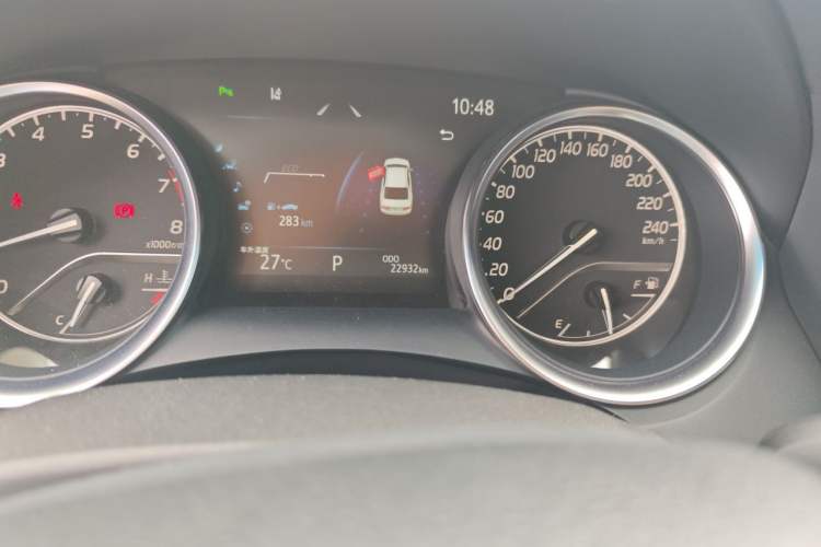 Used Toyota Camry 2021 2.0G Luxury Edition Odometer Close Up