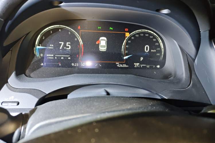 Used Toyota Camry 2021 2.5G Luxury Edition Odometer Close Up