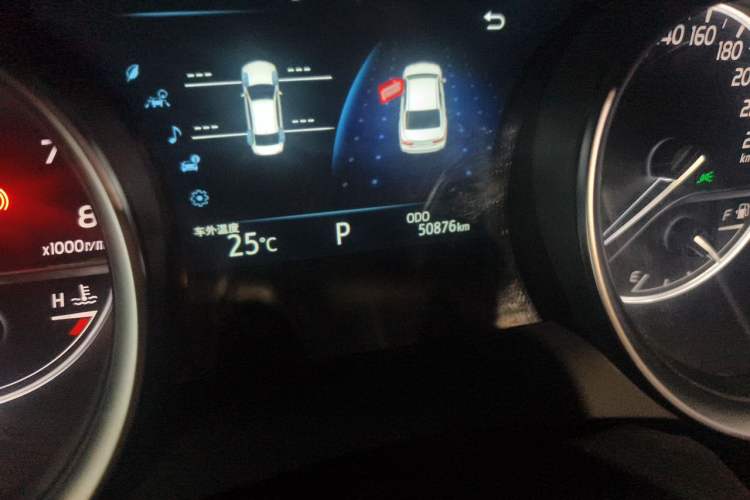 Used Toyota Camry 2021 2.0G Luxury Edition Odometer Close Up