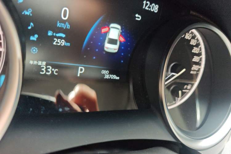 Used Toyota Camry 2021 2.0G Luxury Edition Odometer Close Up