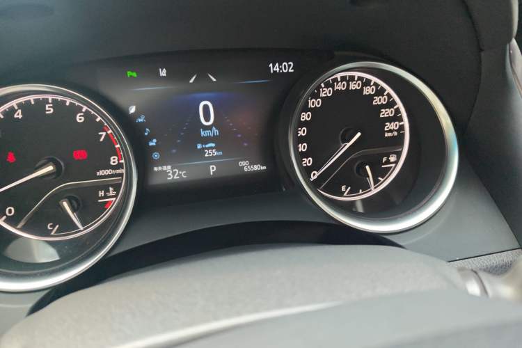 Used Toyota Camry 2021 2.0G Luxury Edition Odometer Close Up