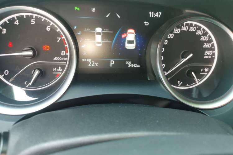 Used Toyota Camry 2021 2.0G Luxury Edition Odometer Close Up