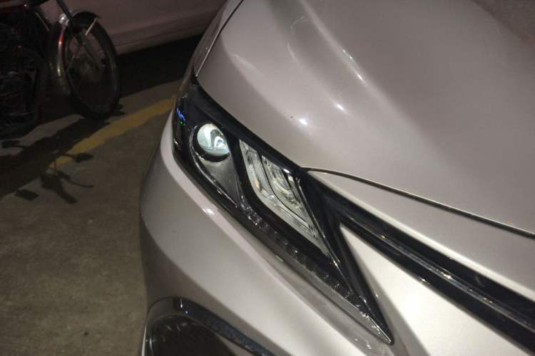 Used Toyota Camry 2021 2.5G Luxury Edition Right Front Headlight