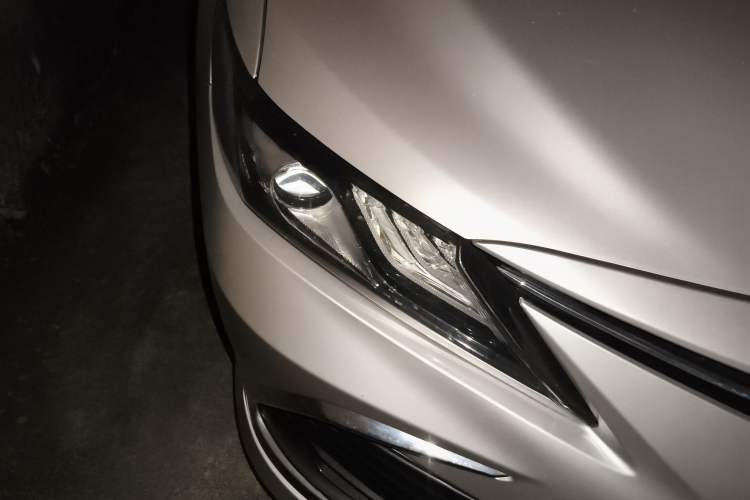 Used Toyota Camry 2021 2.0G Luxury Edition Right Front Headlight