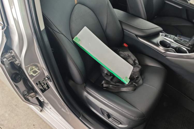 Used Toyota Camry 2021 2.0G Luxury Edition Right Front Seat