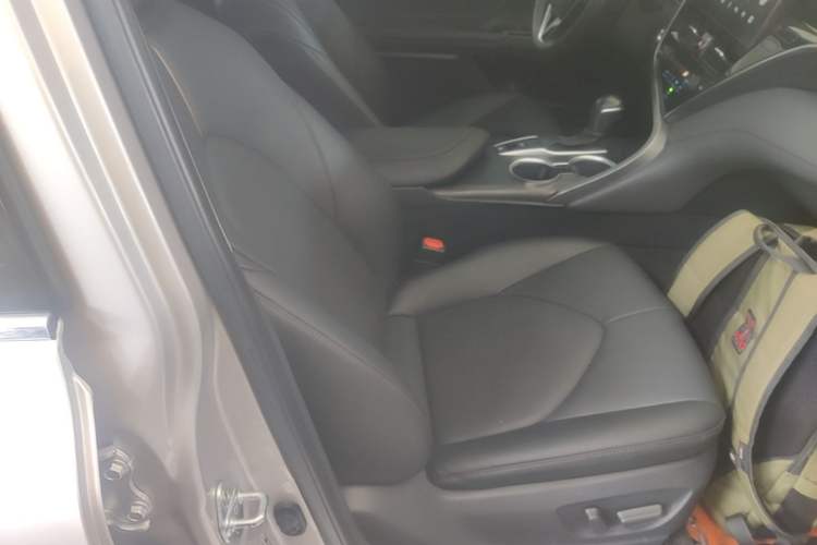 Used Toyota Camry 2021 2.0G Luxury Edition Right Front Seat