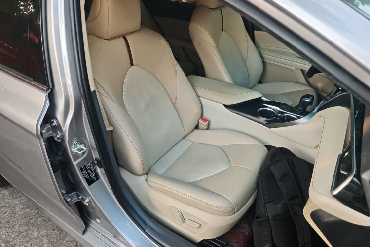 Used Toyota Camry 2021 2.0G Luxury Edition Right Front Seat
